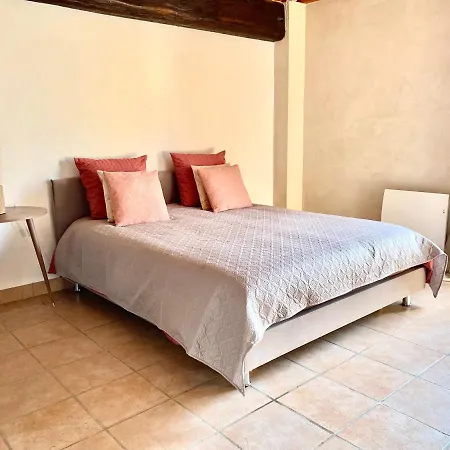 Domaine Du Cellier De La Couronne לינה וארוחת בוקר