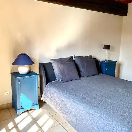 לינה וארוחת בוקר Domaine Du Cellier De La Couronne Sézanne