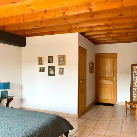 לינה וארוחת בוקר Domaine Du Cellier De La Couronne Sézanne