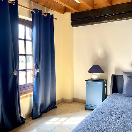Oda ve Kahvaltı Domaine Du Cellier De La Couronne 3*