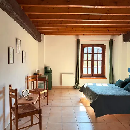 Domaine Du Cellier De La Couronne Oda ve Kahvaltı 3*